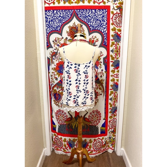 π Beautiful flower picnic top - Picture 6 of 11